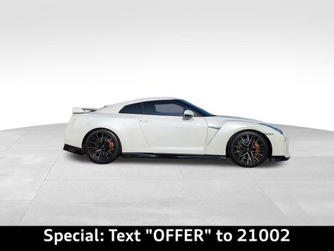 Used 2021 Nissan GT-R Premium image 2