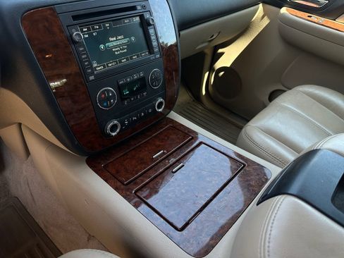 Used 2007 Chevrolet Tahoe LTZ w/ LTZ Preferred Equipment Group RWD image 27