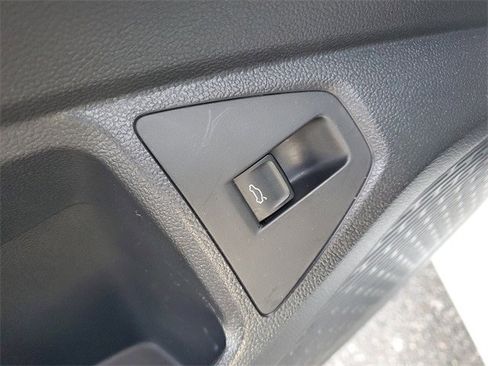 Used 2019 Volkswagen Jetta SEL Premium image 14