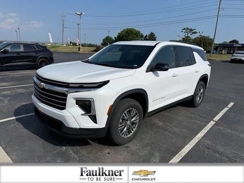 Used 2025 Chevrolet Traverse LT AWD/4WD image 1