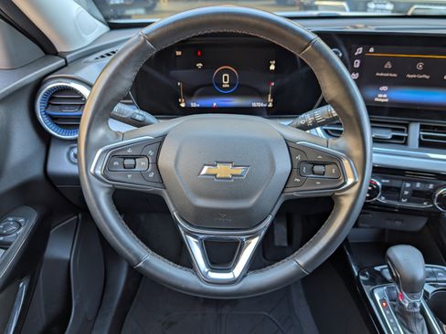 Used 2025 Chevrolet Trax LT w/ Driver Confidence Package image 23