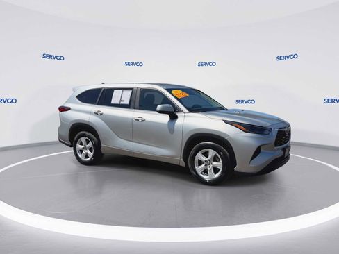 Used 2023 Toyota Highlander L FWD image 9