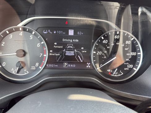 Used 2021 Nissan Titan SV w/ SV Convenience Package AWD/4WD image 12