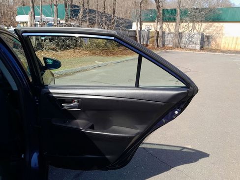 Used 2016 Toyota Camry LE image 33