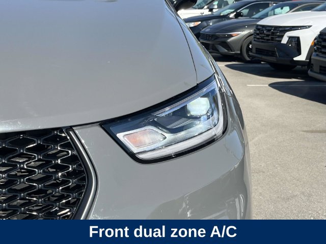 Used 2025 Chrysler Pacifica Limited FWD image 10