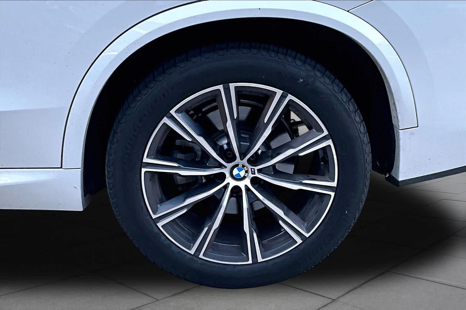 Used 2019 BMW X5 xDrive40i w/ M Sport Package AWD/4WD image 11