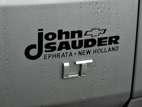 Used 2023 Chevrolet Traverse LT w/ Rear Camera Mirror Package image 33