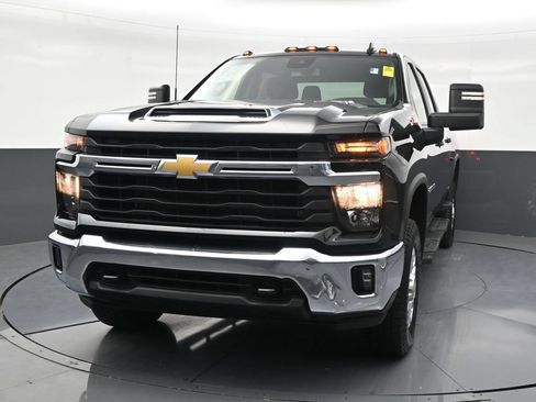 Used 2024 Chevrolet Silverado 2500 LT AWD/4WD image 8