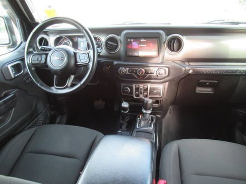 Used 2018 Jeep Wrangler Unlimited Sport S AWD/4WD image 15