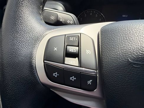 Used 2024 Ford Explorer XLT AWD/4WD image 40