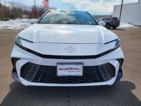 Used 2025 Toyota Camry SE image 2