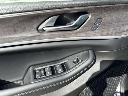 New 2025 Jeep Grand Cherokee Limited w/ Trailer Tow Package image 18