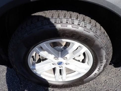 Used 2023 Ford Explorer XLT w/ Equipment Group 202A AWD/4WD image 13