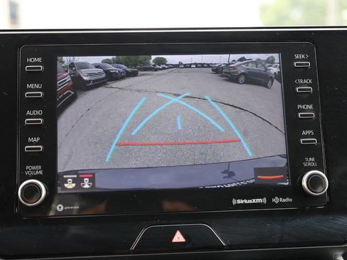 Used 2021 Toyota Venza LE w/ Carpet Mat Package (TMS) image 22