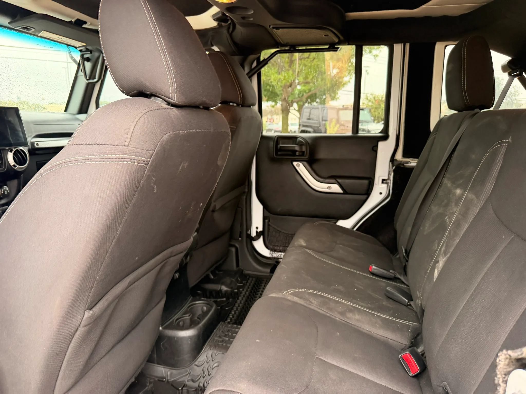Used 2017 Jeep Wrangler Unlimited Sahara w/ Connectivity Group AWD/4WD image 12