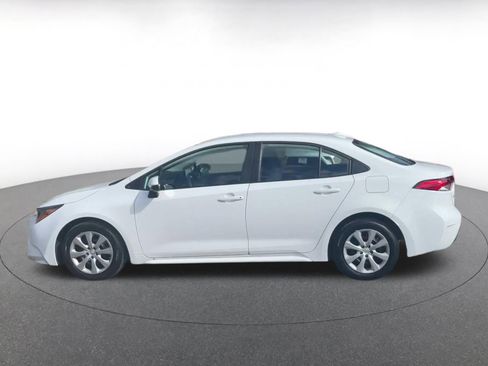 Used 2025 Toyota Corolla LE image 9