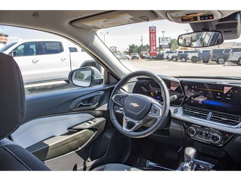 Used 2026 Chevrolet Trax LT w/ Driver Confidence Package FWD image 21