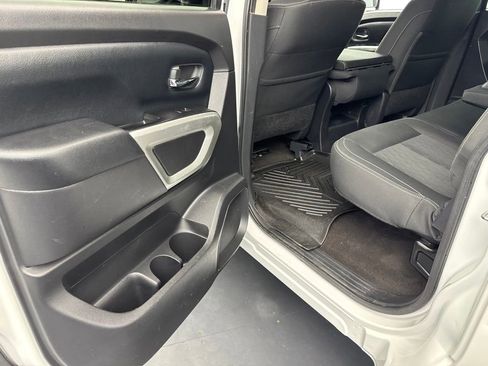 Used 2019 Nissan Titan SV AWD/4WD image 35