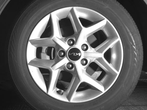 Used 2025 Kia Soul LX w/ LX Technology Package image 12