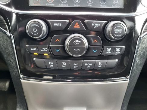 Used 2022 Jeep Grand Cherokee Limited AWD/4WD image 18