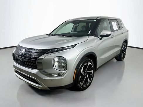 Used 2024 Mitsubishi Outlander SE FWD image 3