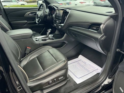 Used 2023 Chevrolet Traverse Premier FWD image 29