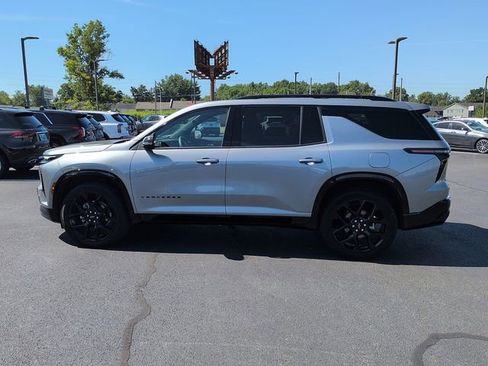Used 2025 Chevrolet Traverse RS w/ LPO, Floor Liner Package FWD image 4