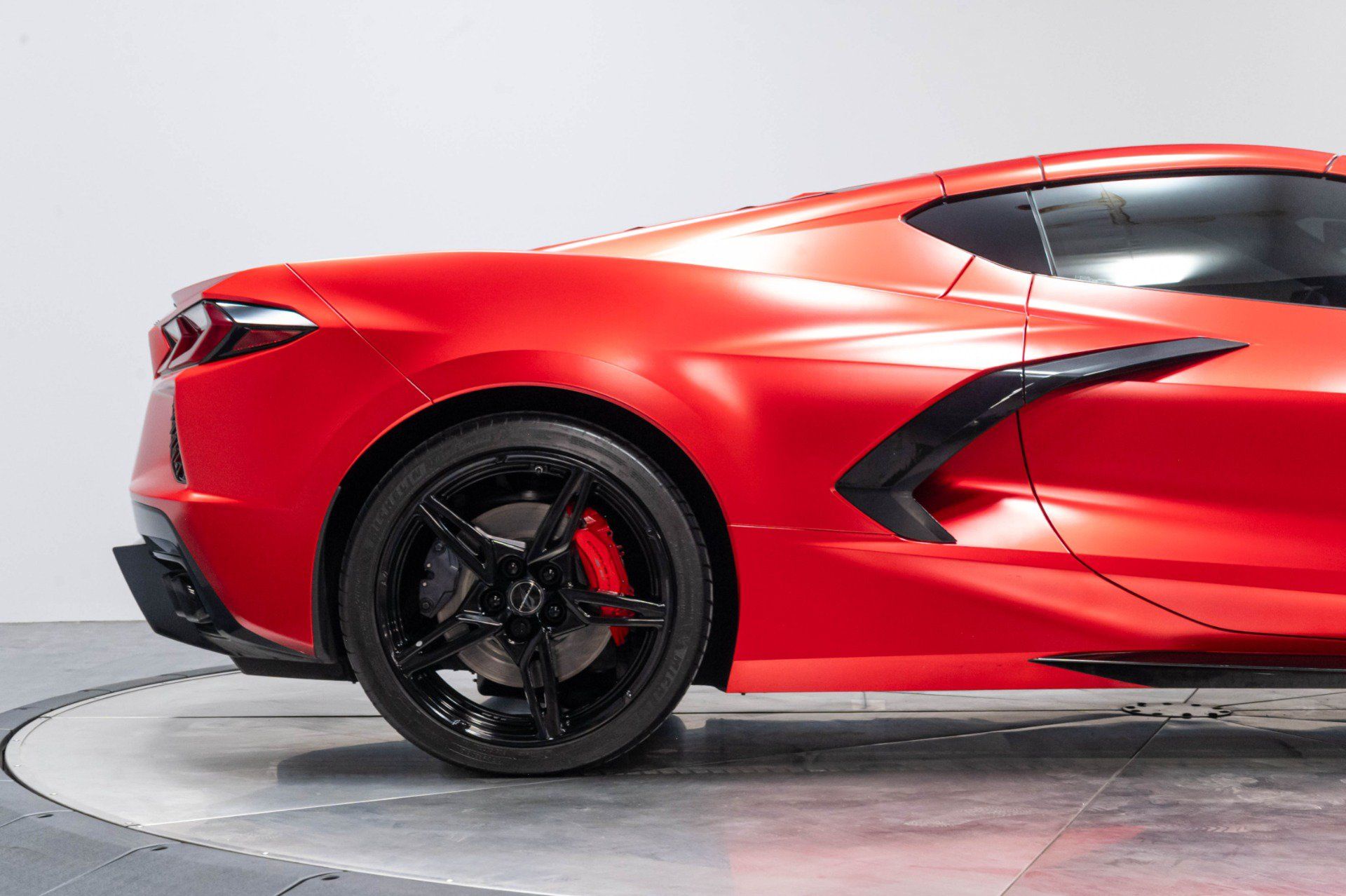 Used 2022 Chevrolet Corvette Stingray Coupe w/ 2LT w/ Z51 Performance Package RWD image 28