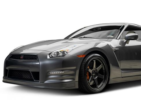 Used 2016 Nissan GT-R Premium AWD/4WD image 8