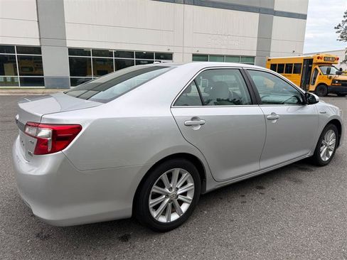 Used 2012 Toyota Camry XLE w/ Leather Pkg FWD image 19