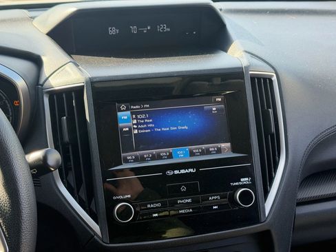 Used 2017 Subaru Impreza 2.0i Premium image 2