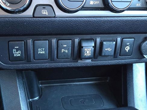 Used 2021 Toyota Tacoma TRD Off-Road w/ Technology Package image 23