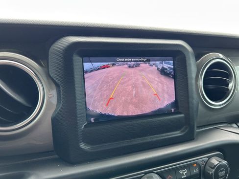 Used 2019 Jeep Wrangler Unlimited Sahara AWD/4WD image 19