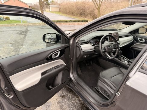 Used 2022 Jeep Compass Limited image 10