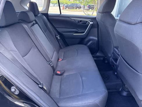 Used 2021 Toyota RAV4 LE FWD image 21