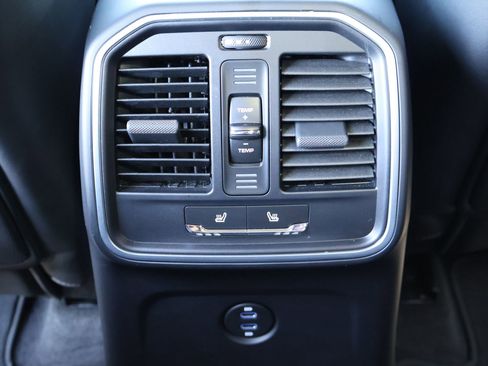 Certified 2026 Porsche Macan AWD/4WD image 24