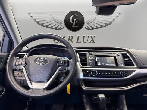 Used 2019 Toyota Highlander LE FWD image 10
