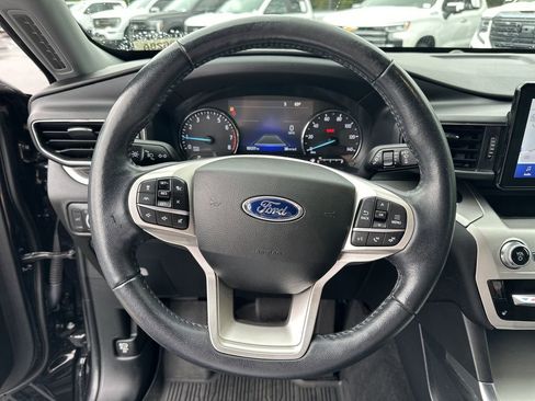 Used 2022 Ford Explorer XLT w/ Equipment Group 202A RWD image 12