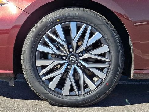 Used 2024 Nissan Altima 2.5 SV image 8