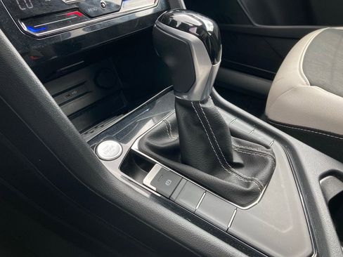 Used 2025 Volkswagen Taos SE image 23