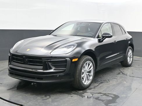 New 2025 Porsche Macan image 1