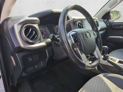 Used 2022 Toyota Tacoma SR5 AWD/4WD image 13