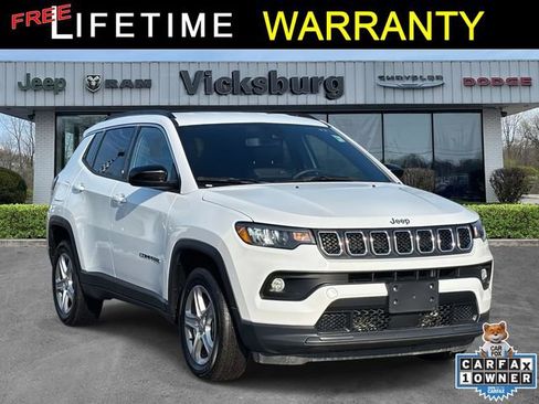 Used 2023 Jeep Compass Latitude image 1