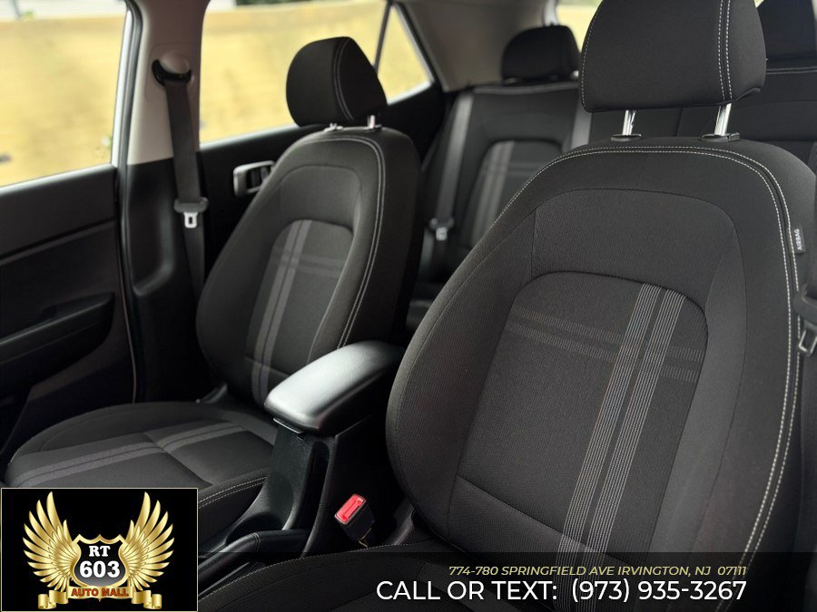 Used 2025 Hyundai Venue SEL FWD image 17