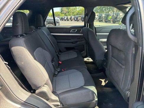 Used 2018 Ford Explorer XLT AWD/4WD image 10