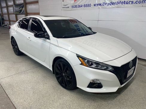 Used 2022 Nissan Altima 2.5 SR w/ Midnight Edition Package image 3