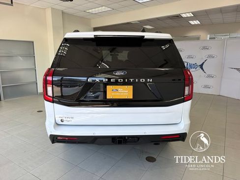 Certified 2025 Ford Expedition Active RWD image 7