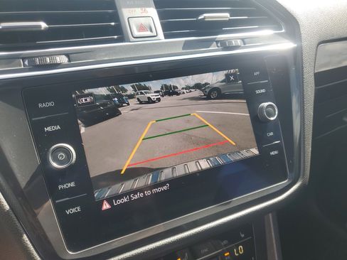Used 2022 Volkswagen Tiguan SE R-Line FWD image 21
