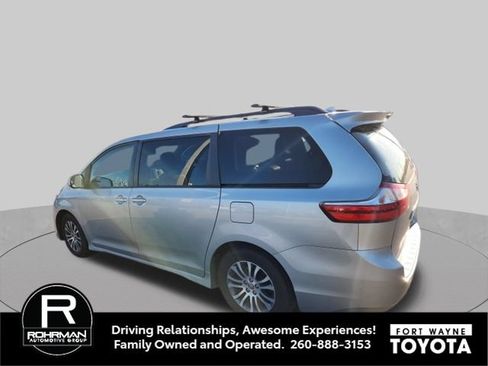 Used 2019 Toyota Sienna XLE FWD image 3