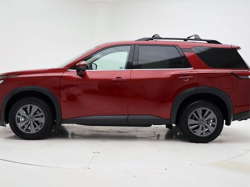 Used 2025 Nissan Pathfinder SV w/ SV Premium Package image 5